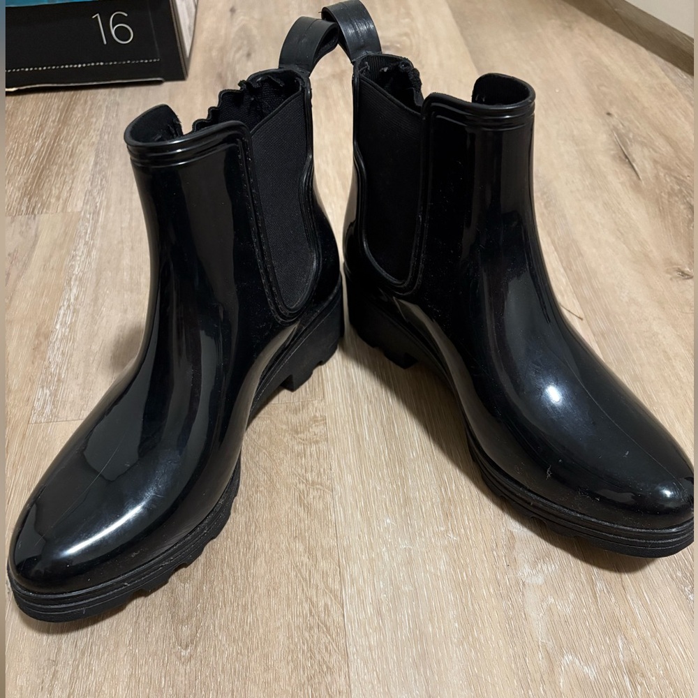 Capelli of New York Glossy Black Ankle Boots